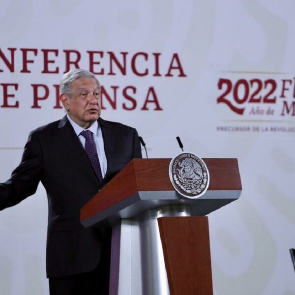 Muy pocos funcionarios, con licencia para difundir revocación: AMLO