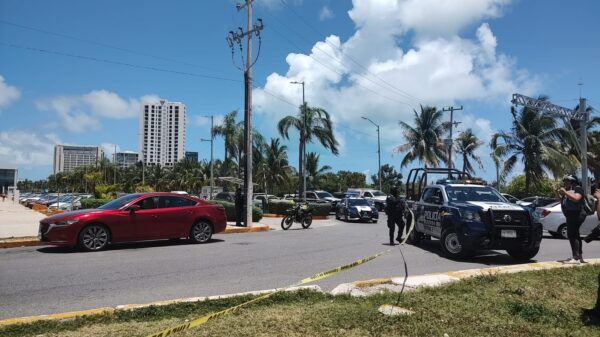 Balean a un médico para robarle el dinero que retiró de un banco en el Malecón (VIDEO).