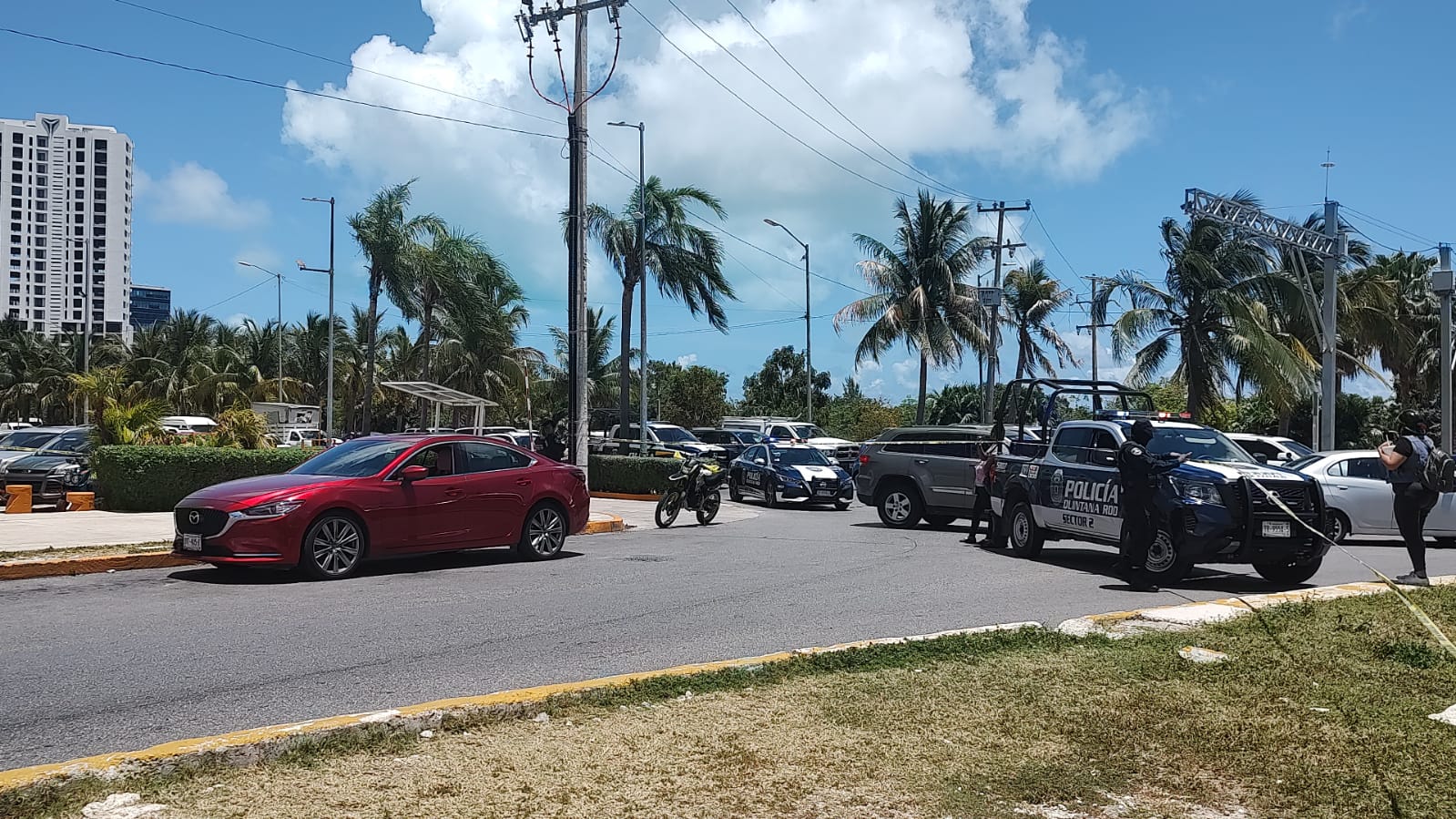 Balean a un médico para robarle el dinero que retiró de un banco en el Malecón; fue interceptado por dos delincuentes en una moto.