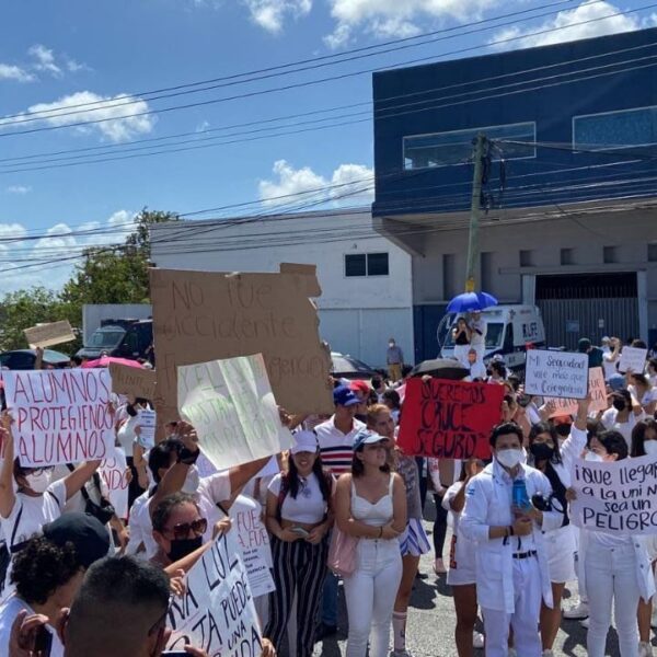 “¡Cruce seguro!”, exigen estudiantes de la Universidad Anáhuac