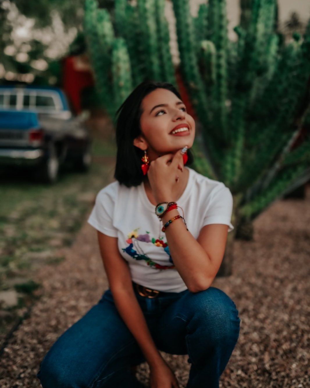 Ángela Aguilar aclara porqué no agradeció al señor que le abrió la puerta