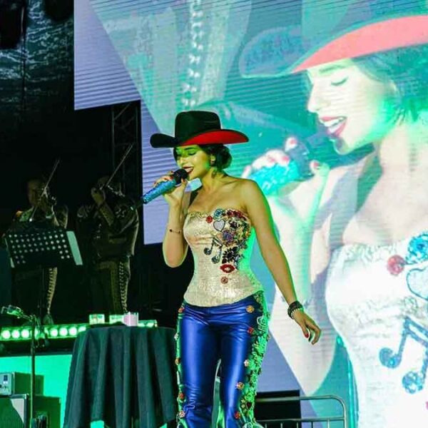 Ángela Aguilar confirma su soltería durante concierto en Zacatecas