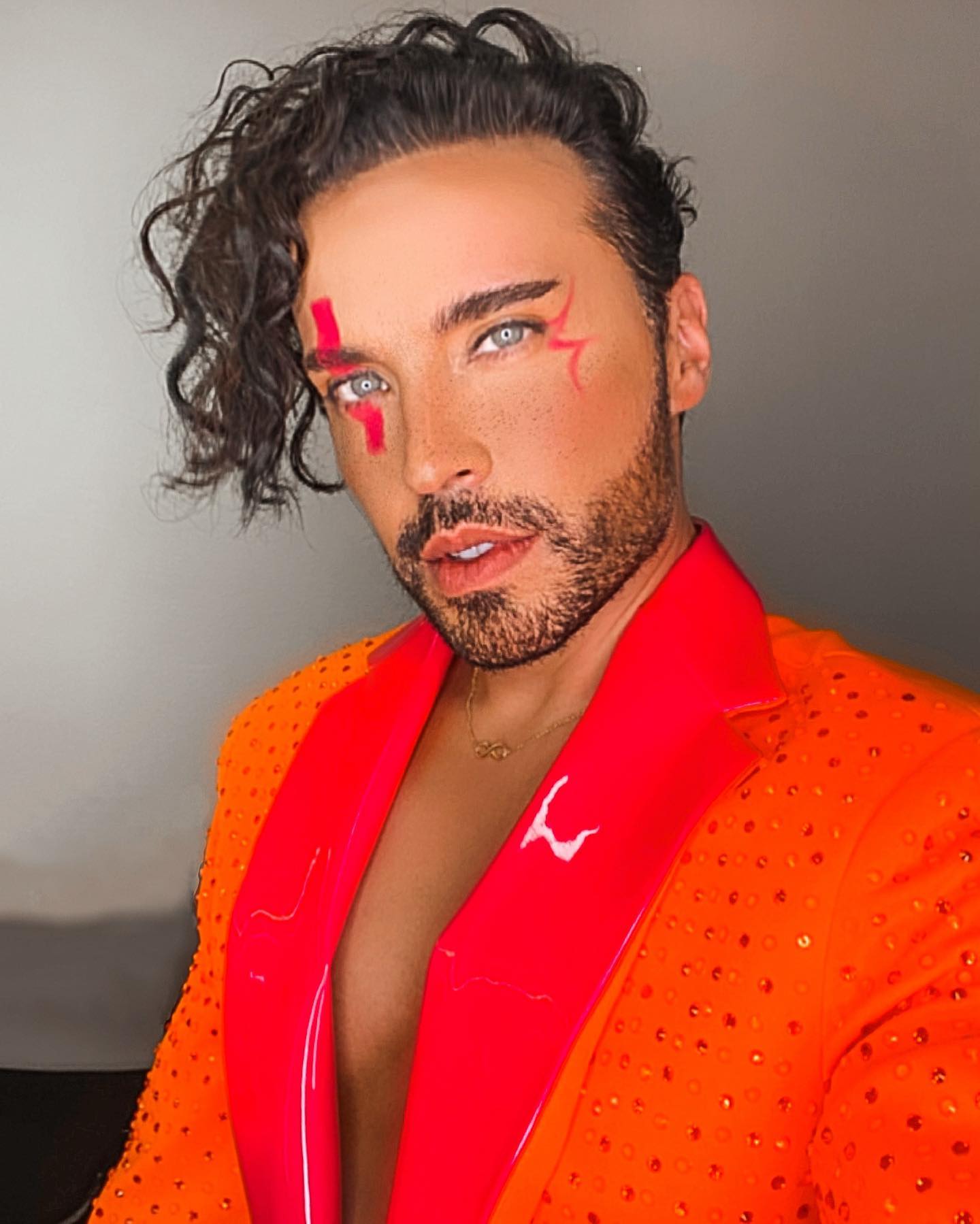 Apio Quijano habla del "beso que le dio" a Erik Rubín pleno concierto