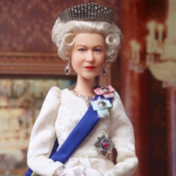 Muñeca de Barbie Reina Isabel II rompe récord de ventas 