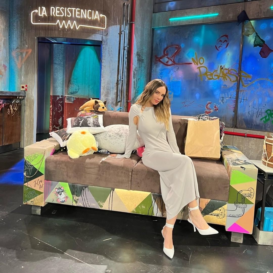 Belinda electrocutó a conductor español durante programa en vivo