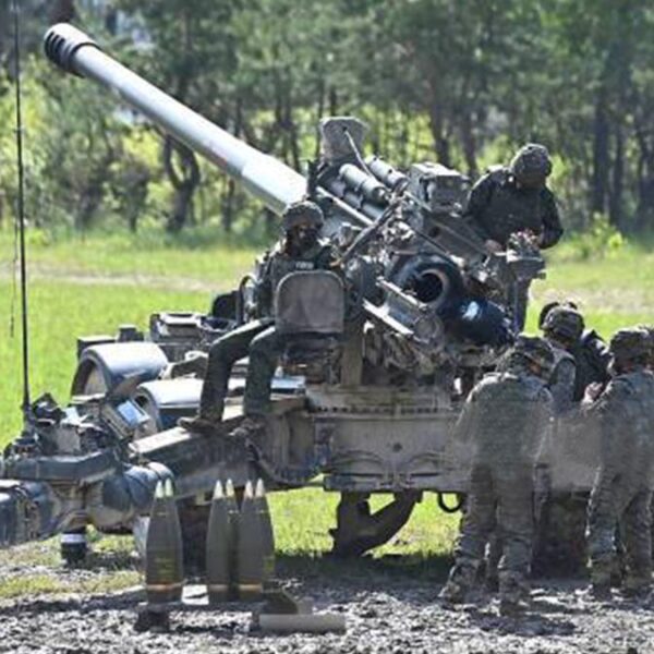 Entrena EE.UU. a ucranianos en uso de moderna artillería
