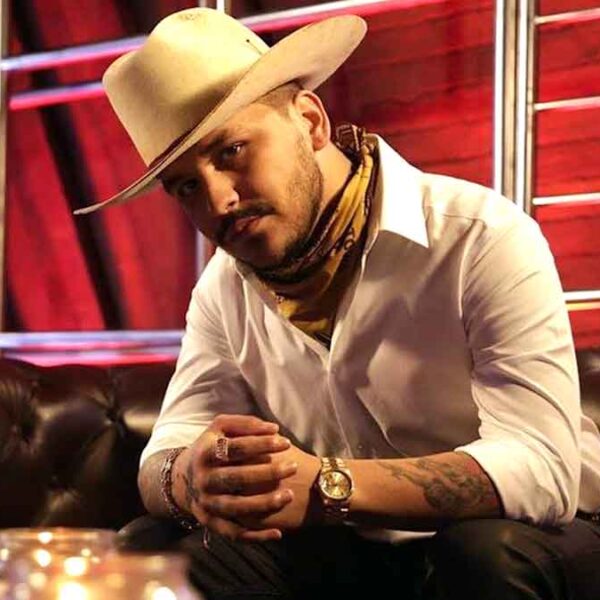 Christian Nodal niega haberse quitado tatuajes