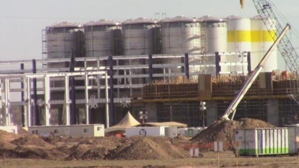 Celebra embajador de EU inversión millonaria de cervecera en Veracruz