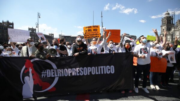 Piden familiares de diputado detenido audiencia con AMLO