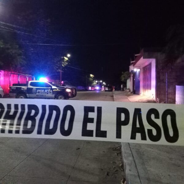 Reportan a una persona calcinada sobre la vía pública en Cancún