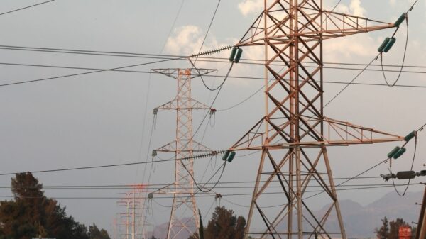 Anuncian revisión y revocación de autoabastecimiento en electricidad