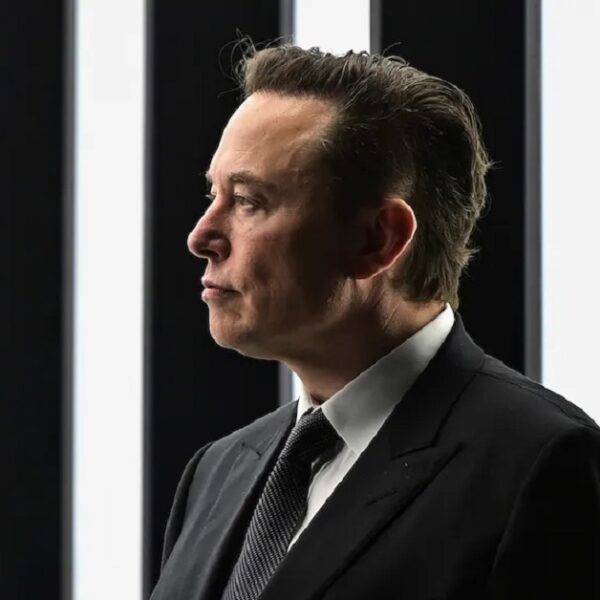 Elon Musk lanza oferta por Twitter; ofrece 43 mil mdd