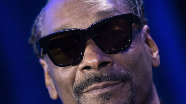 Exbailarina retira demanda contra Snoop Dogg