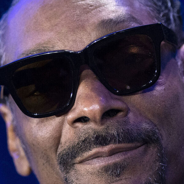 Exbailarina retira demanda contra Snoop Dogg