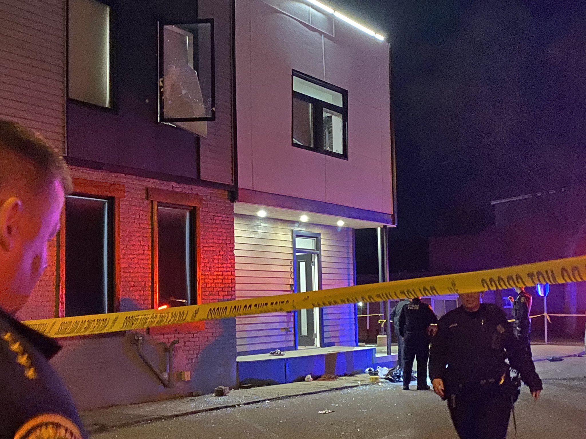 Tiroteo en Pittsburgh deja dos muertos y varios heridos; los hechos se registraron en una propiedad arrendada para una fiesta.