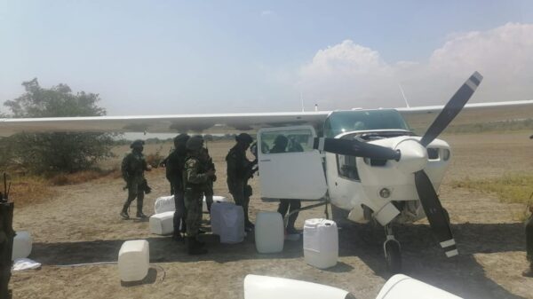 Aseguran avioneta con 312 kilos de cocaína en Chiapas.