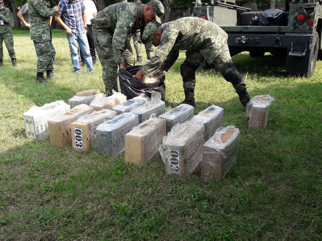 Aseguran avioneta con 312 kilos de cocaína en Chiapas; la aeronave venía procedente de Sudamérica cuando fue interceptada por la Sedena.