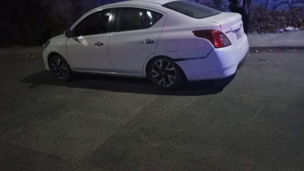 Hallan 5 cadáveres en la cajuela de un auto en Acapulco.