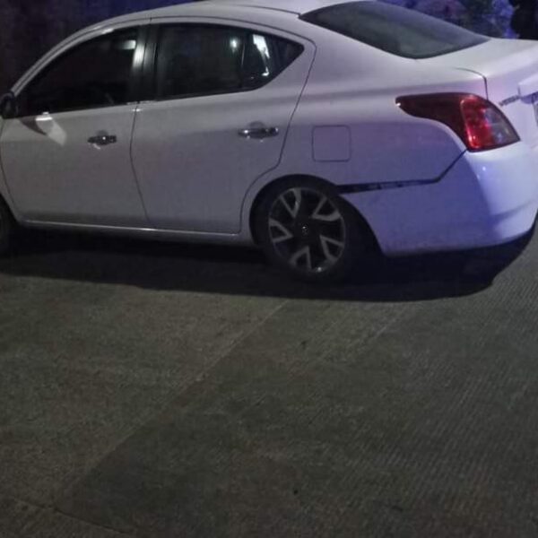 Hallan 5 cadáveres en la cajuela de un auto en Acapulco.