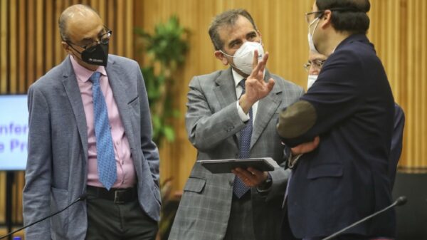 Amaga INE con anular el ejercicio de revocación