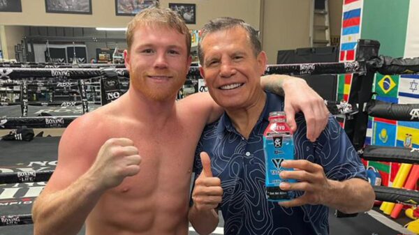 J.C. Chávez visita al "Canelo" y le desea suerte contra Bivol