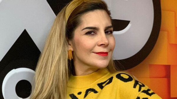 Karla Panini vende playeras con mensajes de odio hacia ella