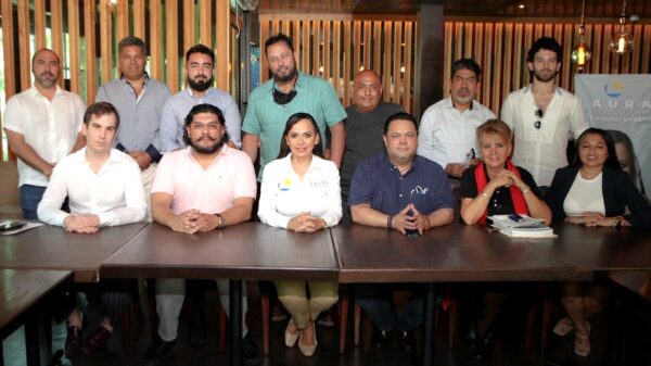 Presenta Laura Fernandez soluciones reales a problemas de la industria restaurantera