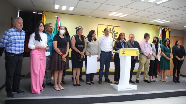 Dirigentes nacionales del PAN y del PRD respaldan denuncia de Laura Fernández