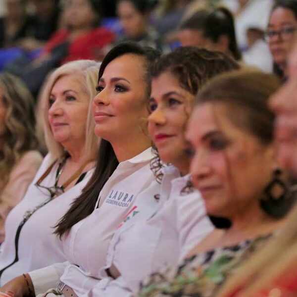 "A todos nos urge que Cancún esté mejor", señala Laura Fernández ante mujeres empresarias