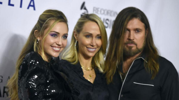 Madre de Miley Cyrus se divorcia de Billy Ray Cyrus