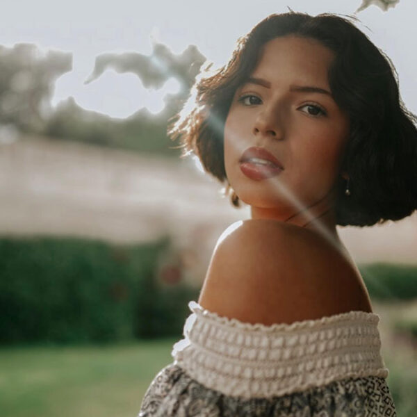 'Me siento violentada': Ángela Aguilar reacciona a fotos filtradas con su novio