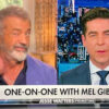 Mel Gibson detiene entrevista cuando le preguntan sobre la cachetada de Will Smith a Chris Rock
