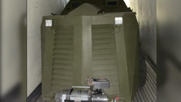 Asegura Guardia Nacional traíler con blindado del "Mencho"