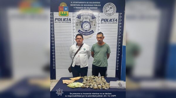 Cae par de sujetos en Playa Del Carmen "cargados" de mariguana