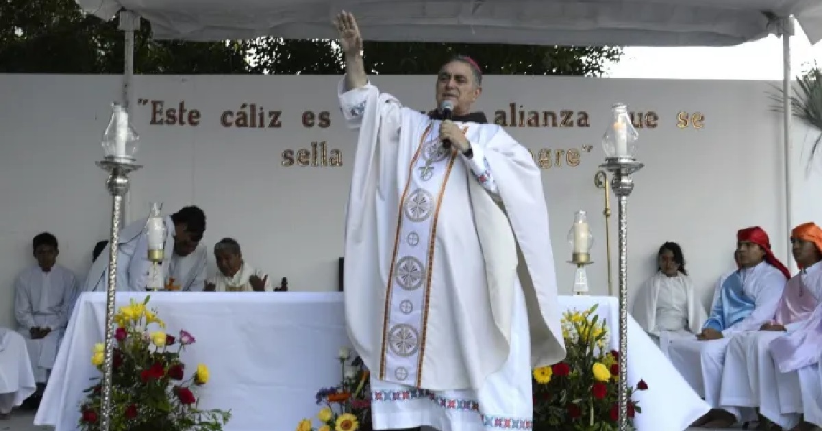 El Obispo de la diócesis Chilpancingo-Chilapa, Salvador Rangel Mendoza, dialoga con jefes del narco.