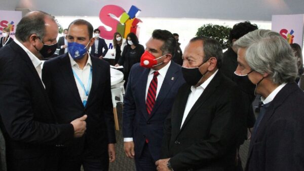 Sugiere AMLO a PRI, PAN y PRD, “sacúdanse a Claudio”