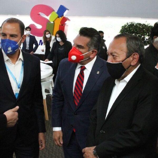 Sugiere AMLO a PRI, PAN y PRD, “sacúdanse a Claudio”