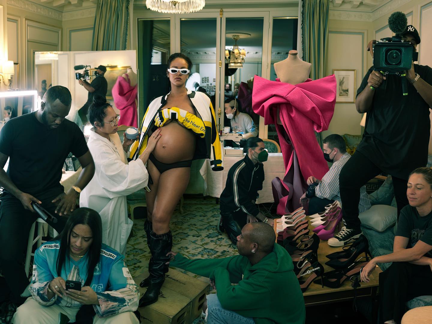 Rihanna presume en Vogue su "pancita" de embarazada