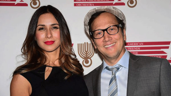 Rob Schneider filma película en México junto a su esposa