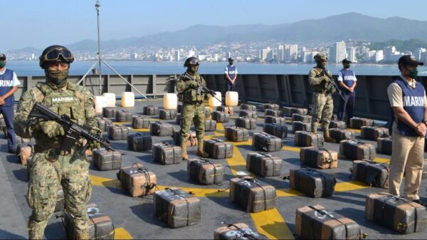 Decomisa la Marina casi 2 toneladas de cocaína en Manzanillo.