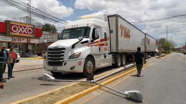 Tráiler deja sin internet y telefonía negocios en JMM