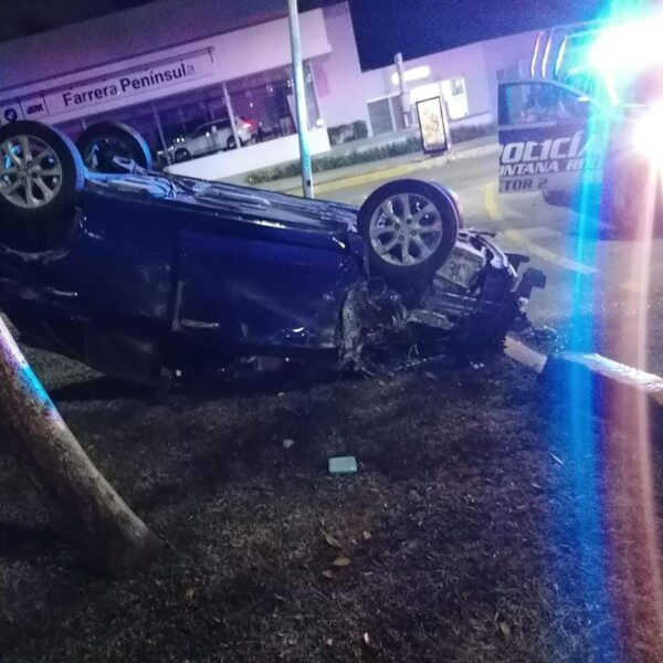 Venezolanas sufren aparatoso volcadura en la Bonampak.