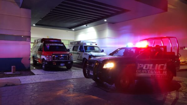 Balean a un sujeto en Villas Otoch Paraíso de Cancún.