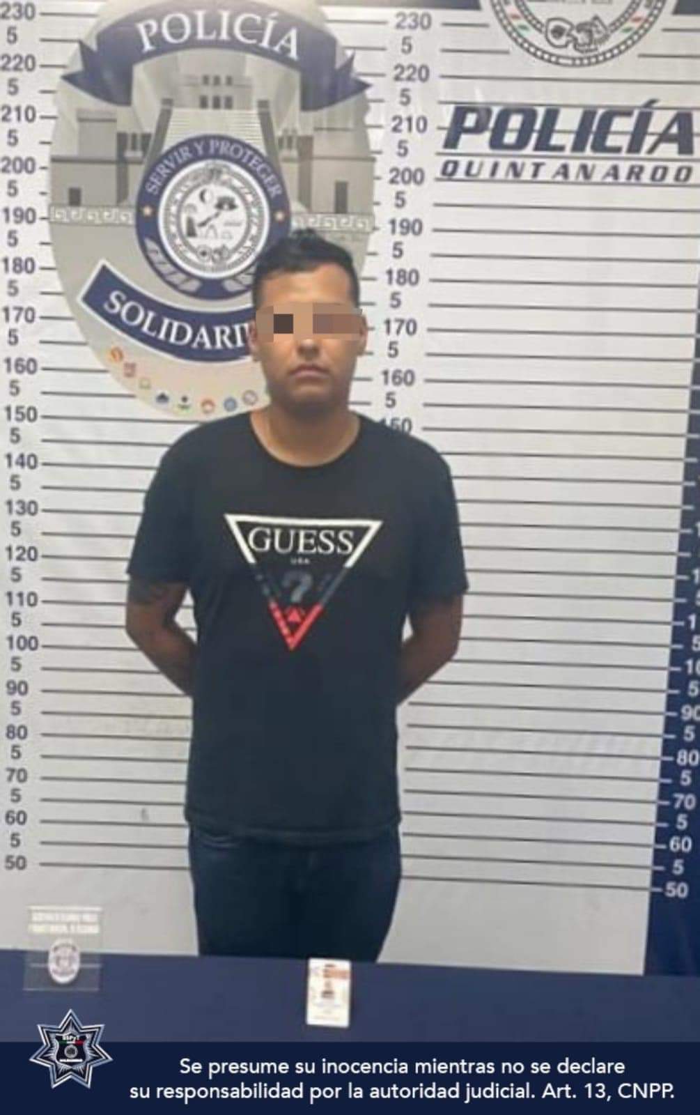 Detienen en Playa del Carmen a falso policía; el mexiquense Ramón "N" fue llevado a la FGE por usurpación de funciones.