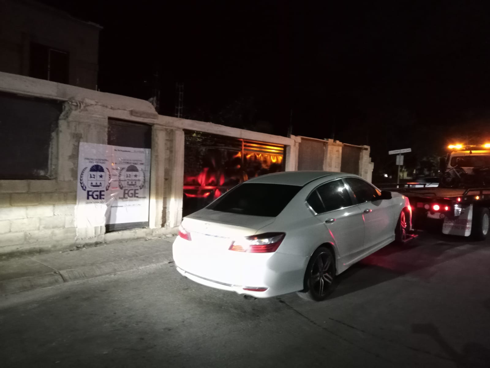 Fiscalía antinarcomenudeo catea vivienda en Urbi Villas del Rey; el lugar operaba como casa de seguridad y aseguraron un vehículo.