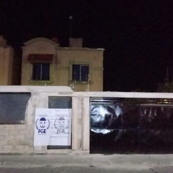 Fiscalía antinarcomenudeo catea vivienda en Urbi Villas del Rey.