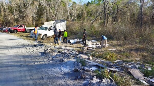 Aparatosa volcadura en la ‘curva de la muerte’ en JMM.