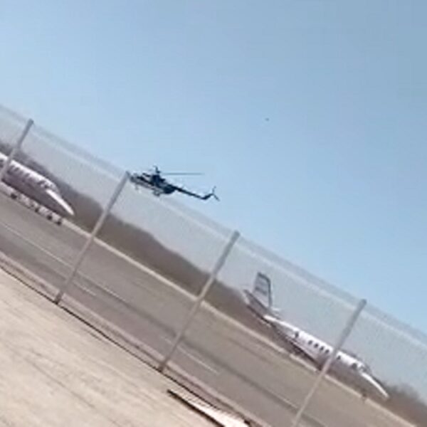 Se desploma helicóptero de la Marina en aeropuerto de Mazatlán (VIDEO).