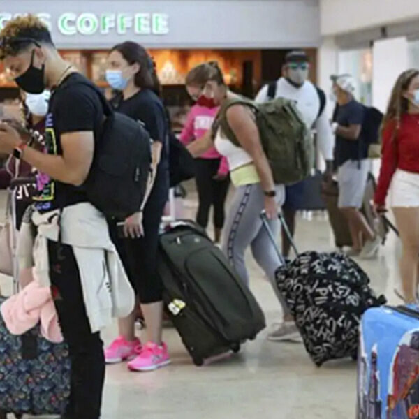 Logra aeropuerto de Cancún jornada de 642 vuelos