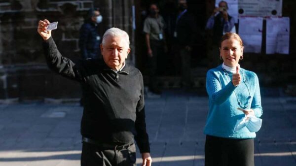 Vota AMLO vota en consulta de Revocación de Mandato; ‘el pueblo es el que manda’.